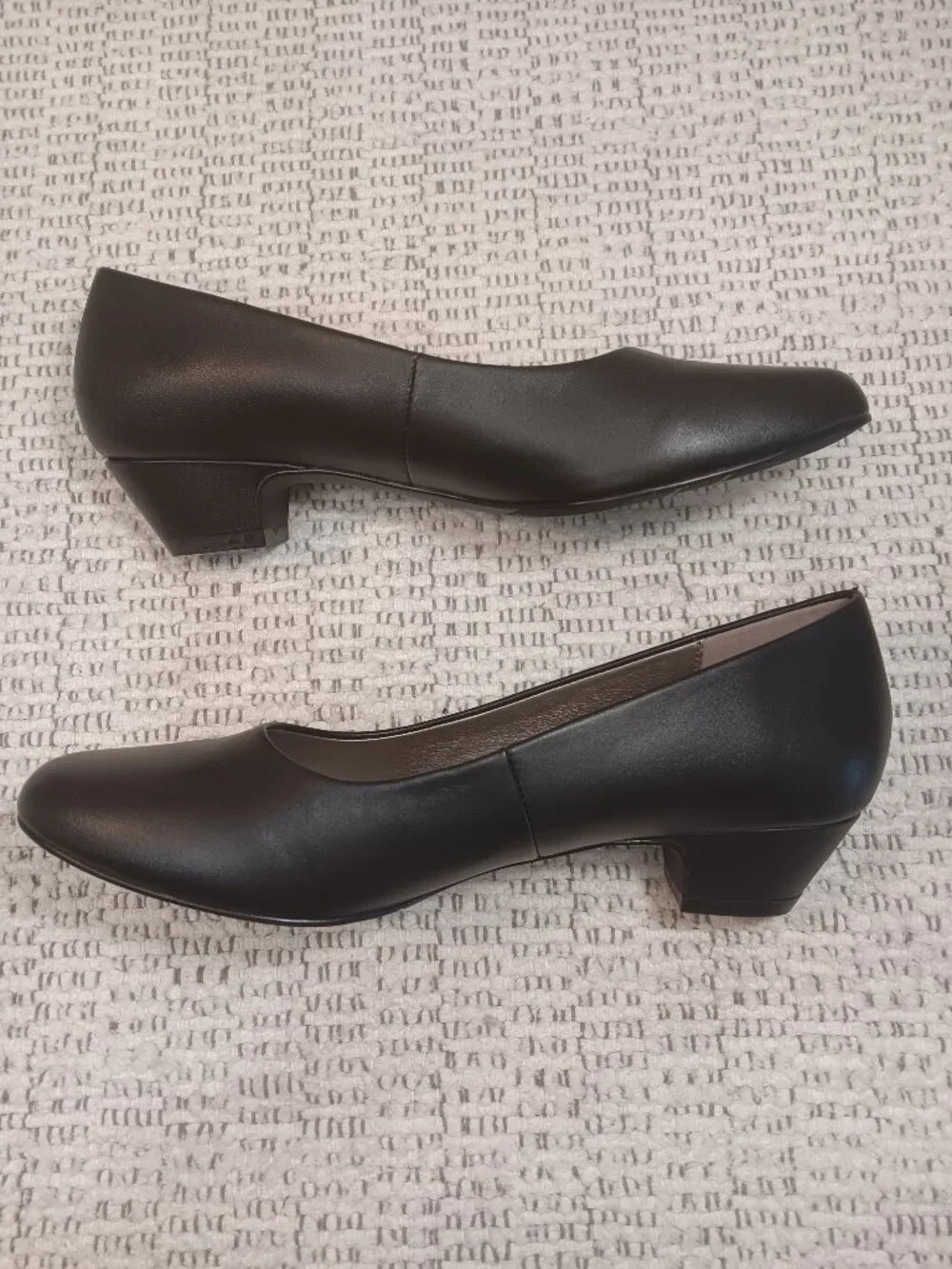 Array women's black leather upper block heel kitten heel pumps sz 9 N